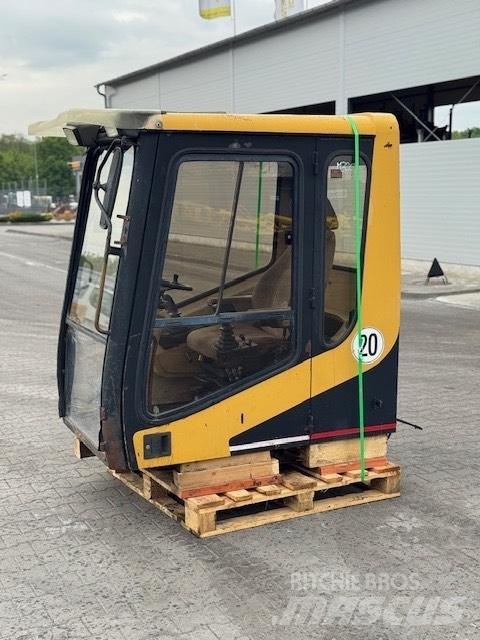 CAT M 320 USED CAB Kabine i unutrašnjost