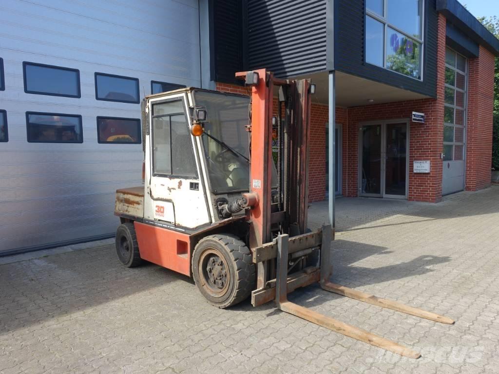 Nissan EGH02 A 30 U Dizelski viljuškari