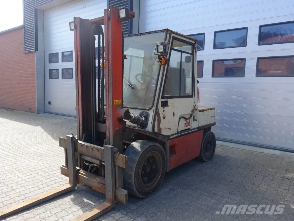 Nissan EGH02 A 30 U Dizelski viljuškari