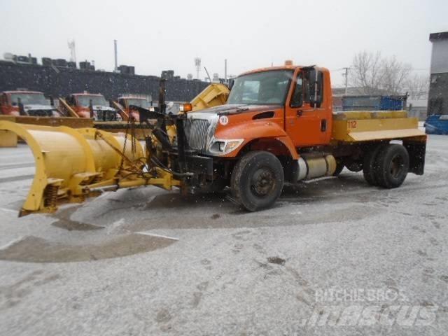 International 7400 Snežne daske i plugovi