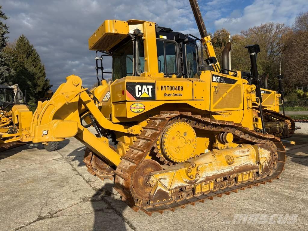 CAT D 6 T XLVP Buldožeri guseničari