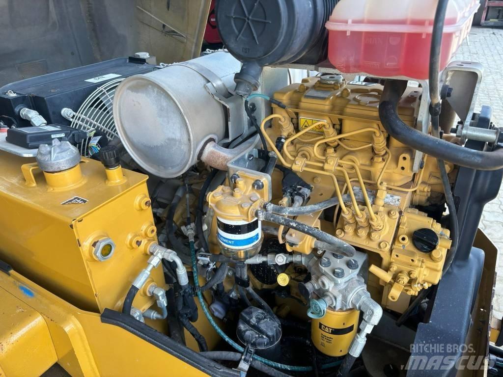 CAT CB 24 B Valjci sa duplim bubnjem