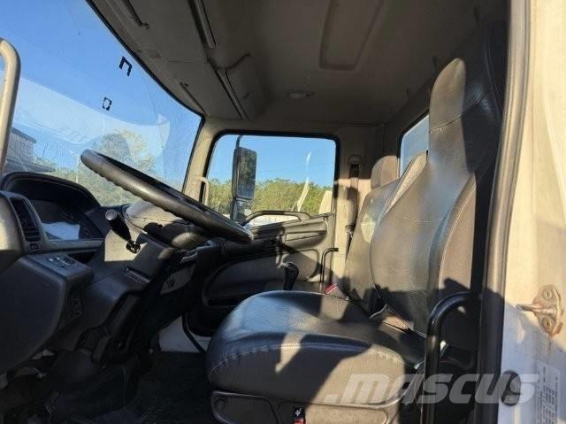 Hino 338 Kamioni za prevoz pića