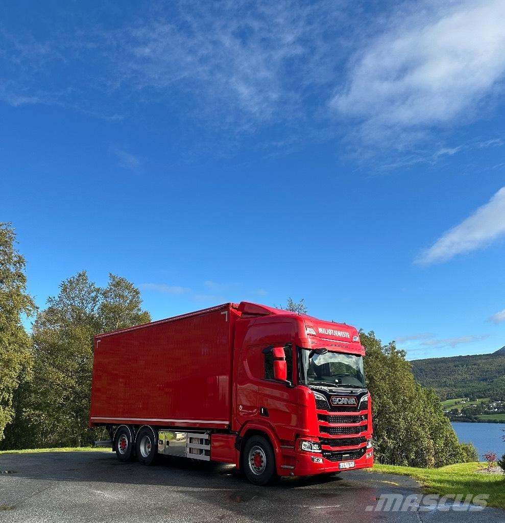 Scania R 590 Kamioni za piljevinu