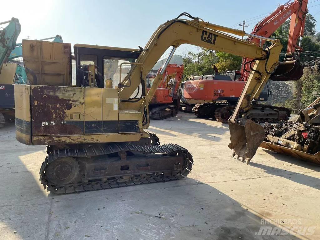 CAT E 70 B Bageri guseničari