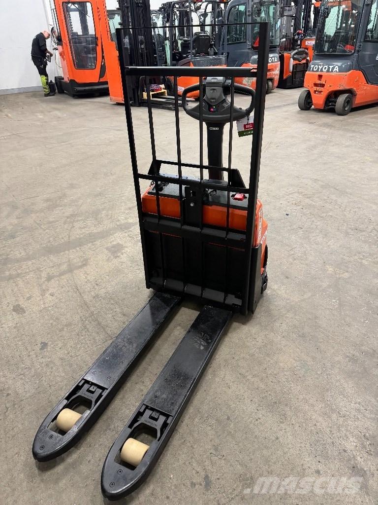 Toyota LWI160 Nisko podizni električni viljuškar