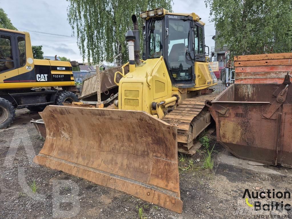 Komatsu D51EX-22 Buldožeri guseničari