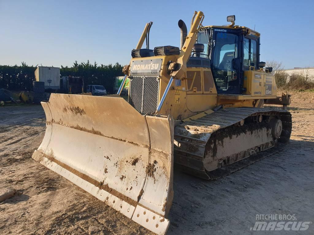 Komatsu D65PXi-18 Buldožeri guseničari