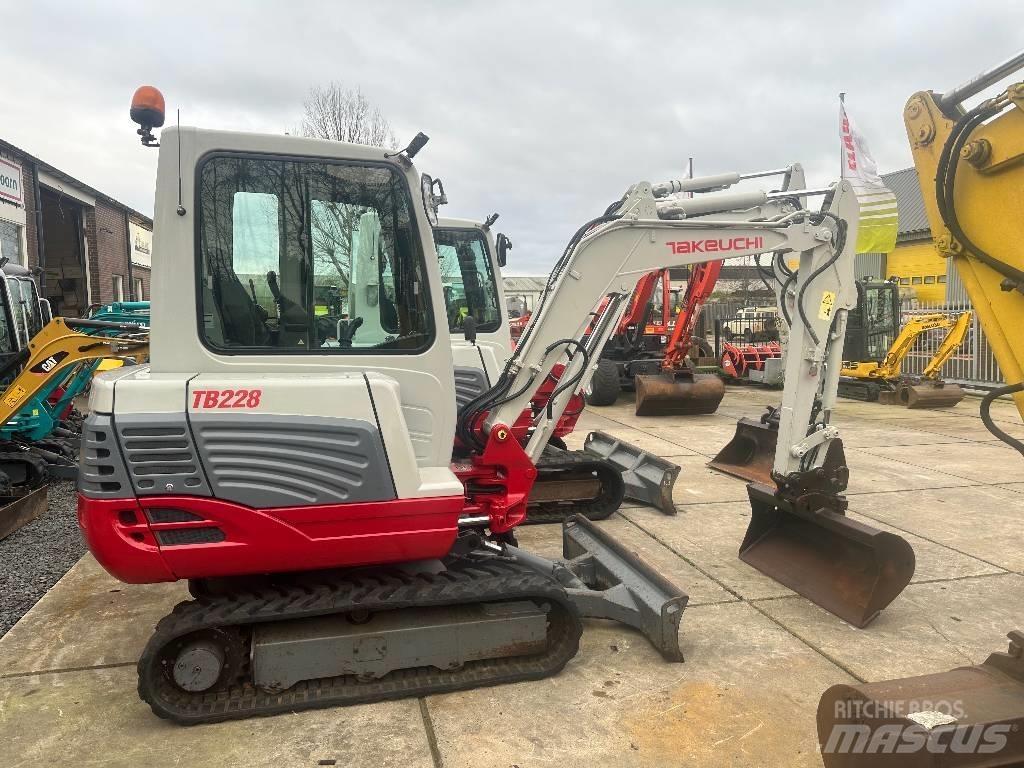Takeuchi TB228 Mini bageri < 7t