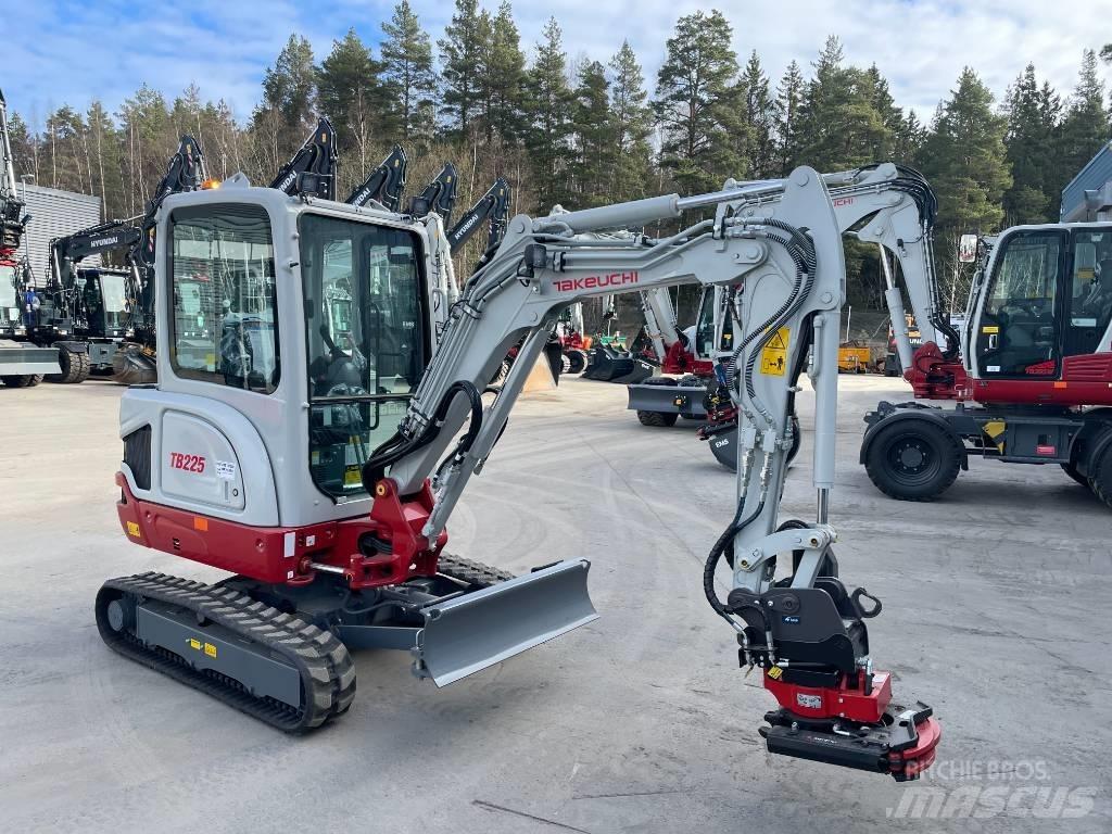 Takeuchi TB 225 Mini bageri < 7t