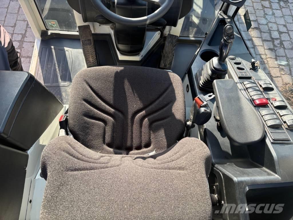 Liebherr L 506 Utovarivači na točkove