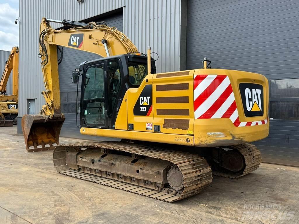 CAT 323 07A Polovni specijalni bageri