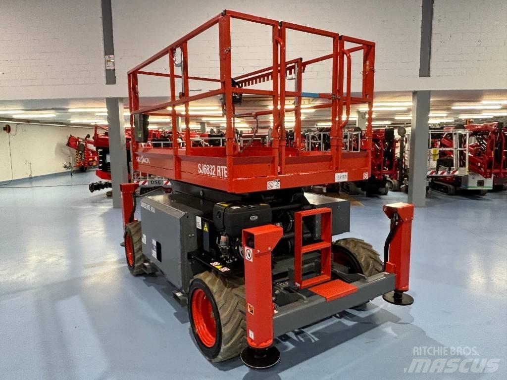 SkyJack SJ 6832 RTE Makazaste platforme