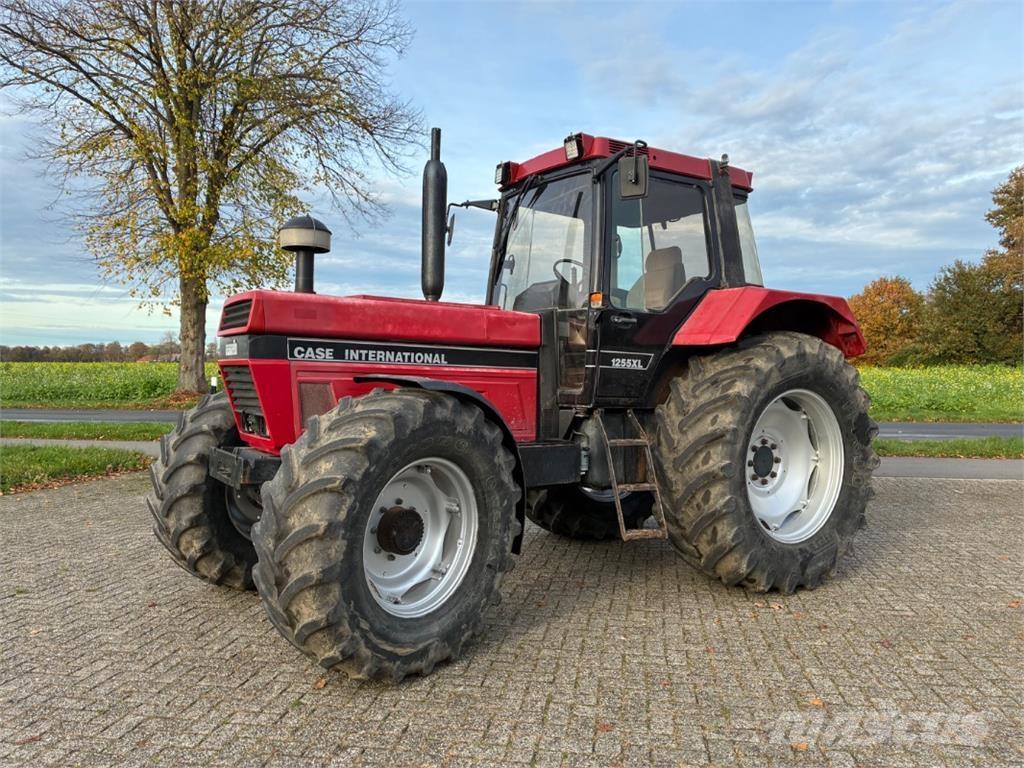 Case IH 1255 Traktori
