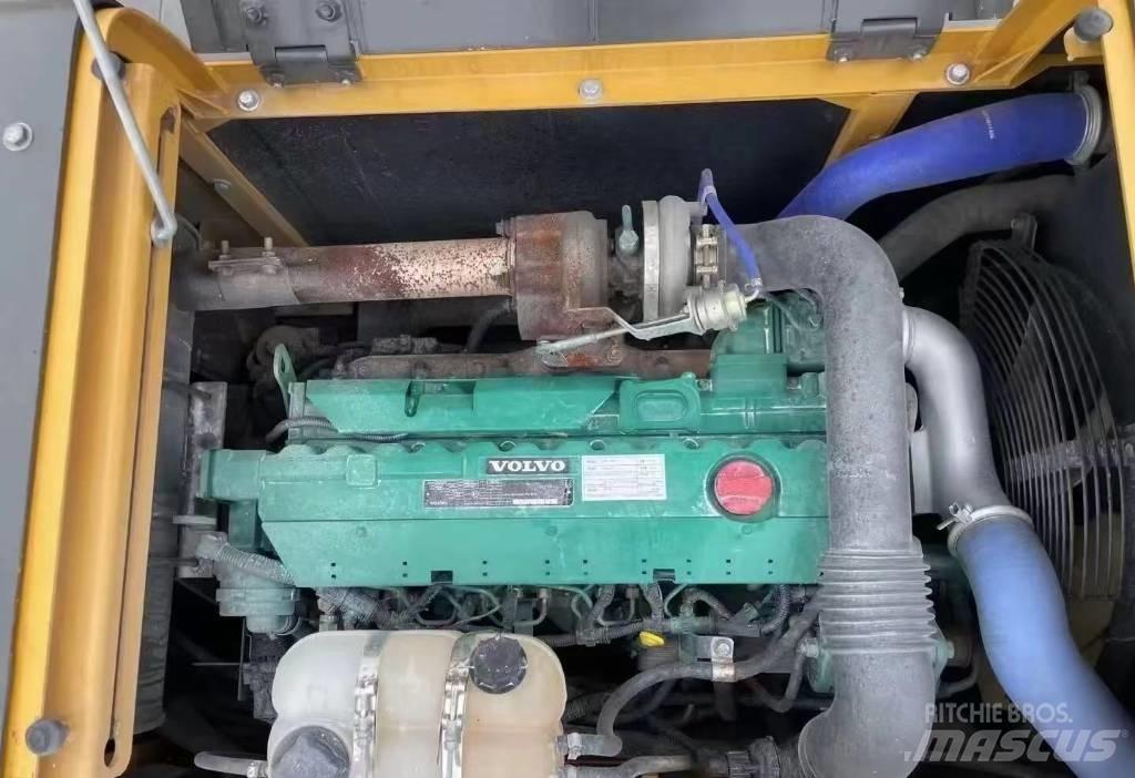 Volvo 210 Bageri guseničari