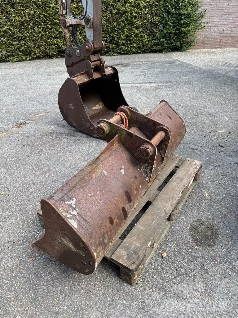 Takeuchi TB 175 Bageri guseničari