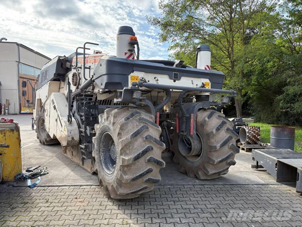 Wirtgen WR 240i Mašine za reciklažu asfalta