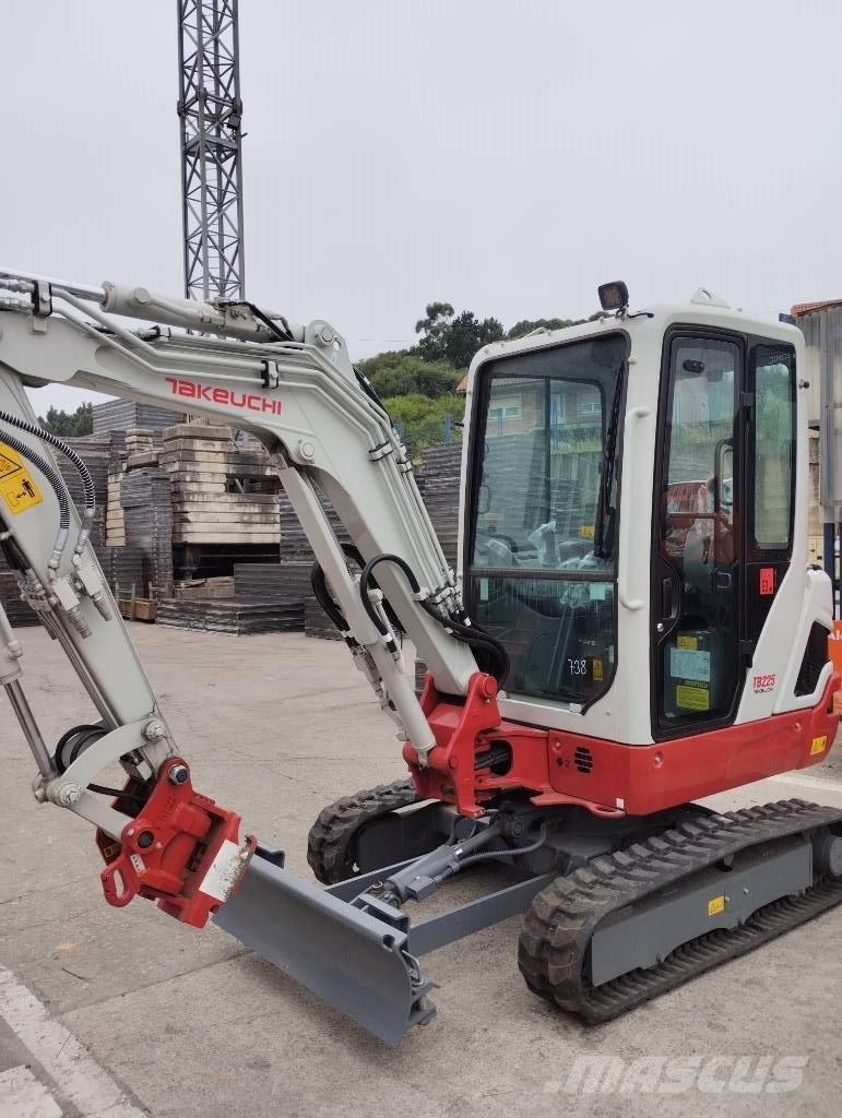 Takeuchi TB 225 Mini bageri < 7t