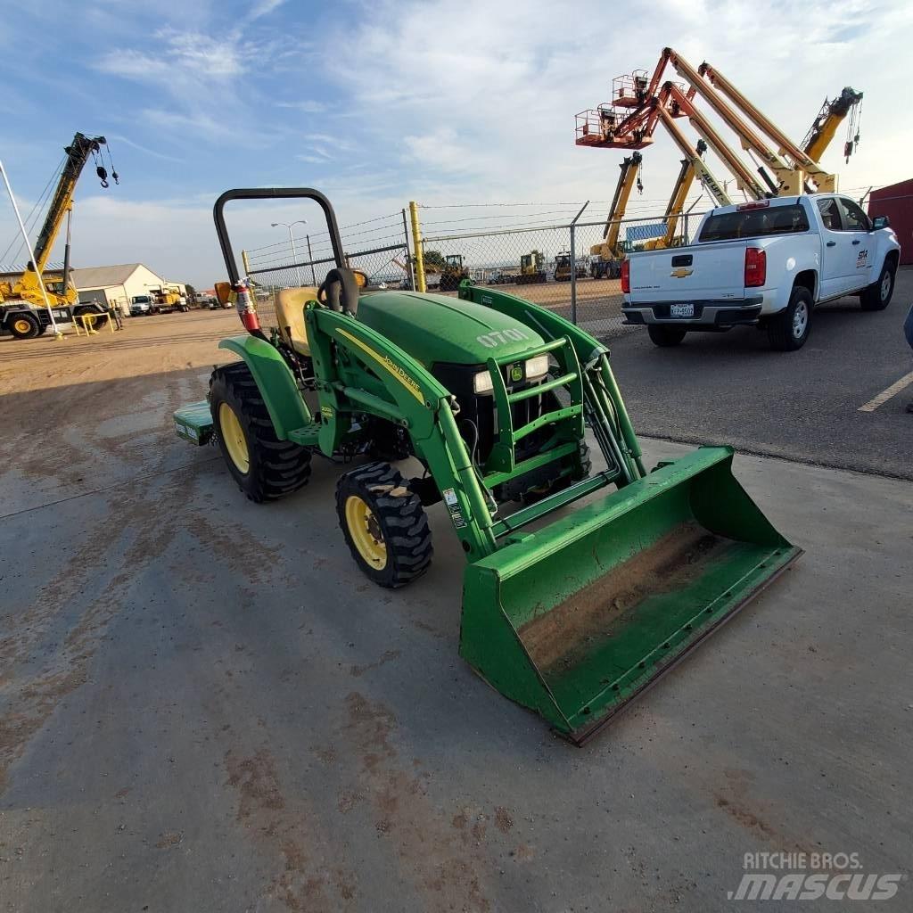 John Deere 3203 Manji traktori