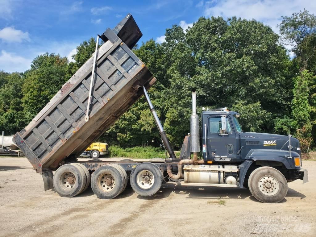 Mack CL713 Kiperi kamioni