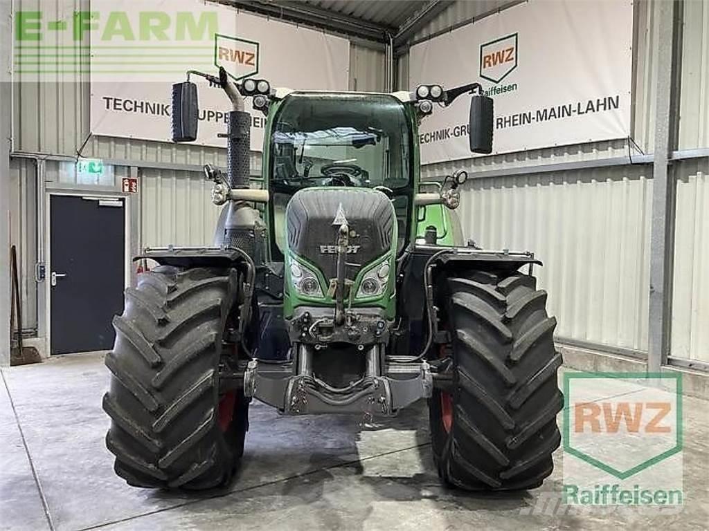 Fendt 724 vario Traktori