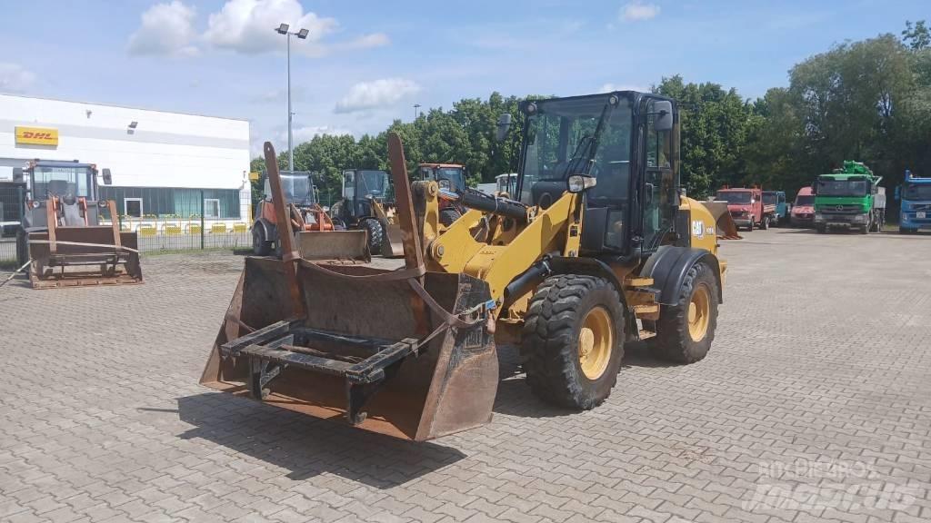CAT 908 M Utovarivači na točkove