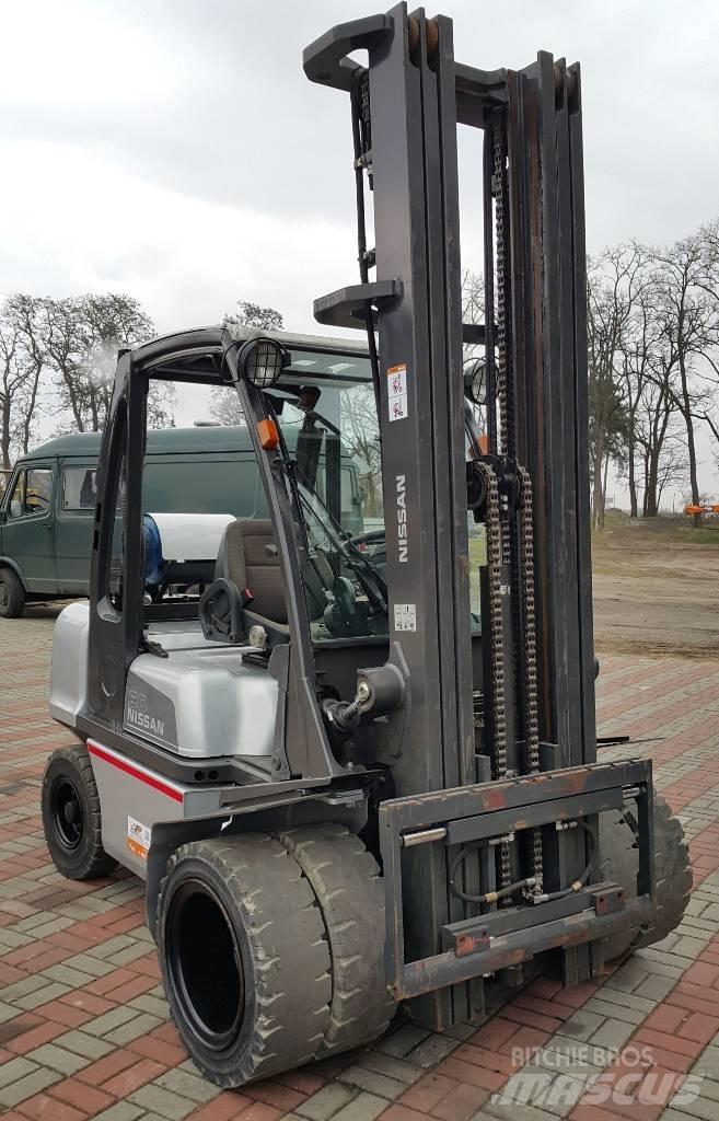 Nissan UG1D2A30LQ Plinski viljuškari