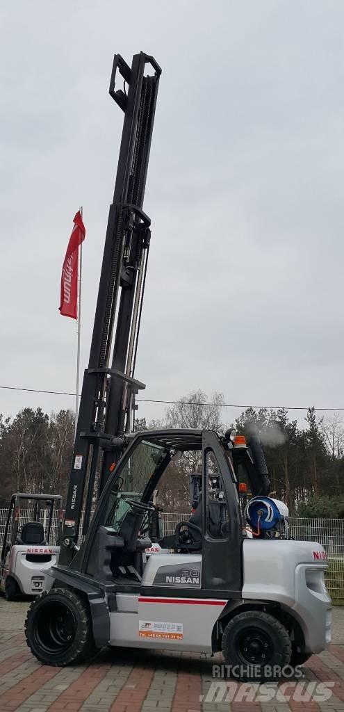 Nissan UG1D2A30LQ Plinski viljuškari