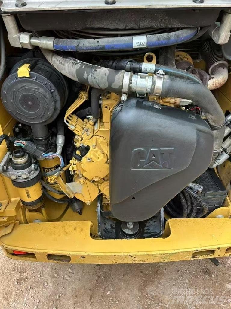 CAT 226 B 3 Skid steer mini utovarivači