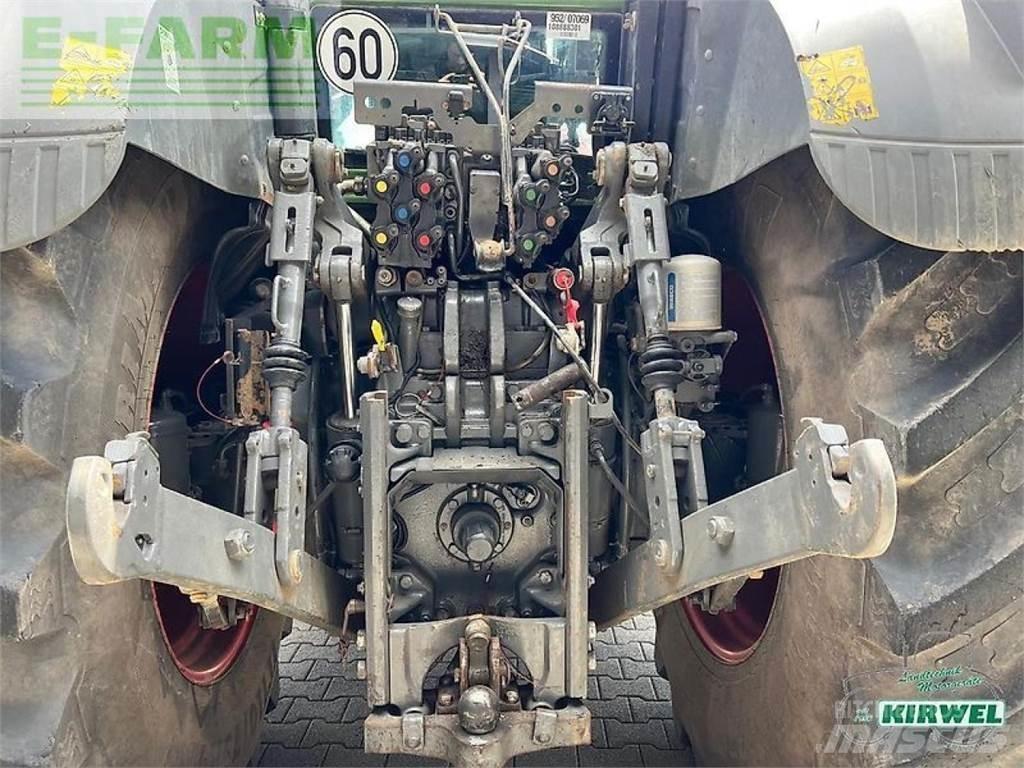 Fendt 933 vario s4 Traktori