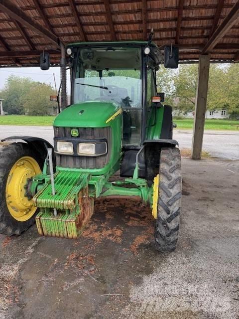 John Deere 5820 Traktori