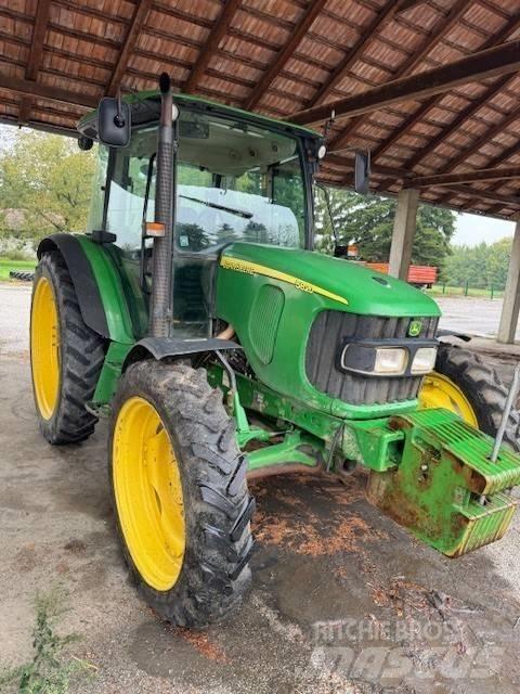 John Deere 5820 Traktori