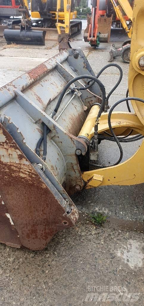 CAT 906M Utovarivači na točkove