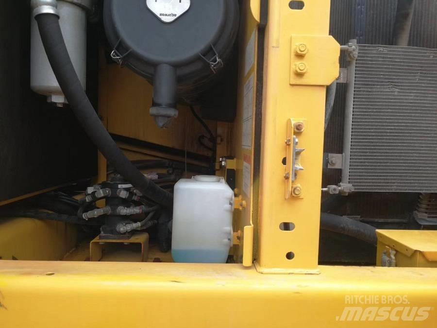 Komatsu pc200-8 Bageri guseničari