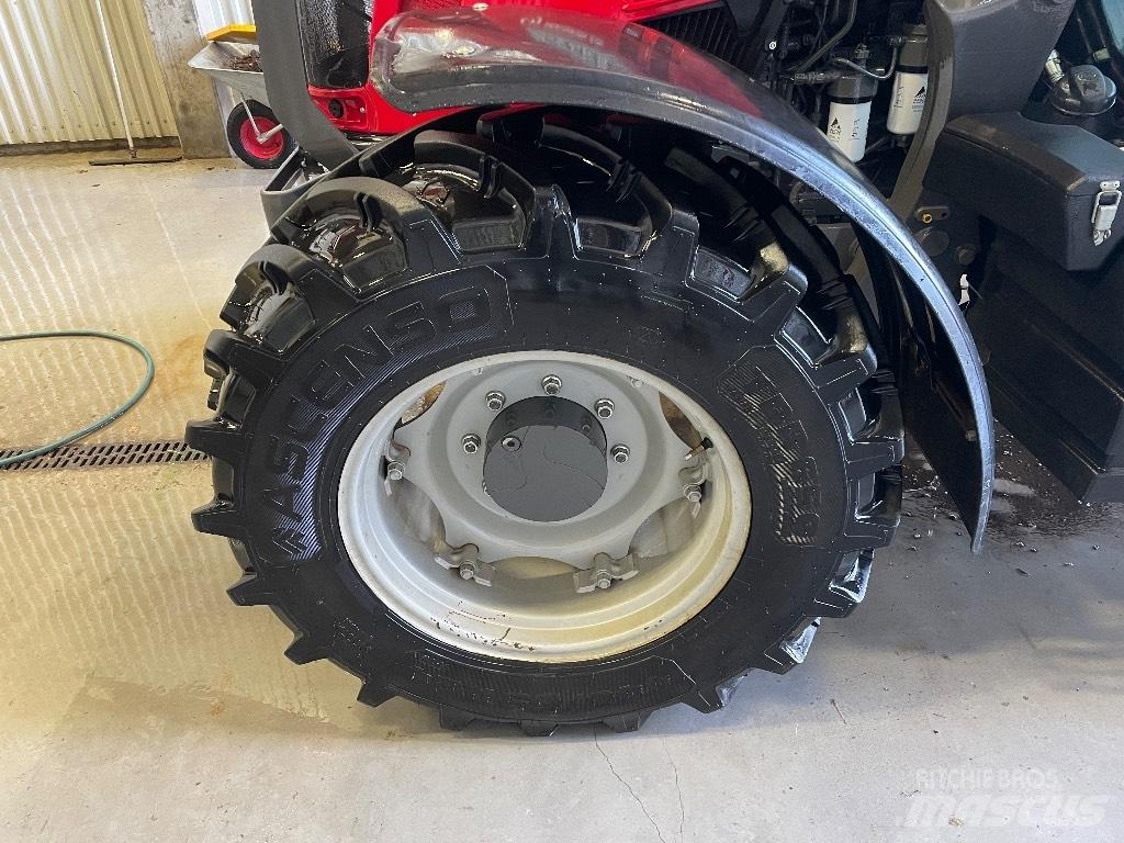 Massey Ferguson 5713 Traktori