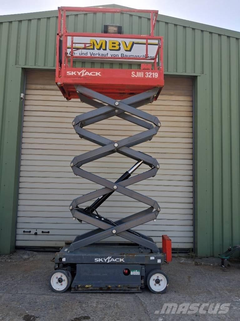 SkyJack SJ III 3219 Makazaste platforme