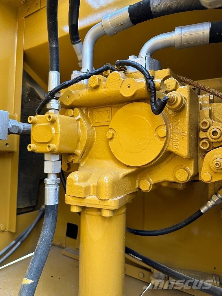 CAT 330D Bageri guseničari