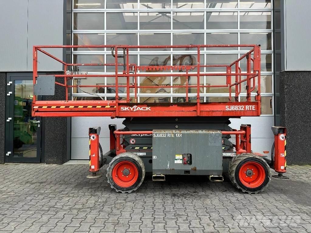 SkyJack SJ6832 RTE Makazaste platforme