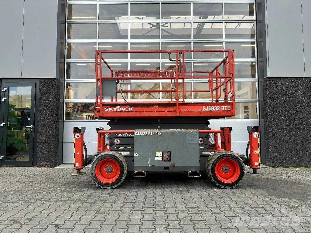 SkyJack SJ6832 RTE Makazaste platforme