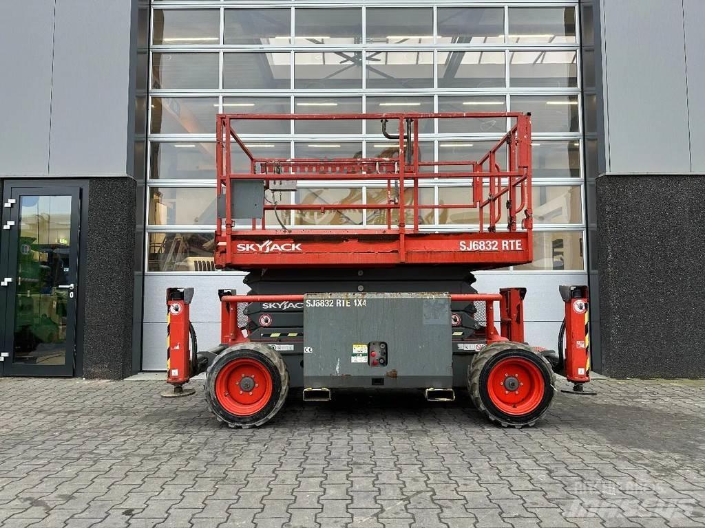 SkyJack SJ6832 RTE Makazaste platforme