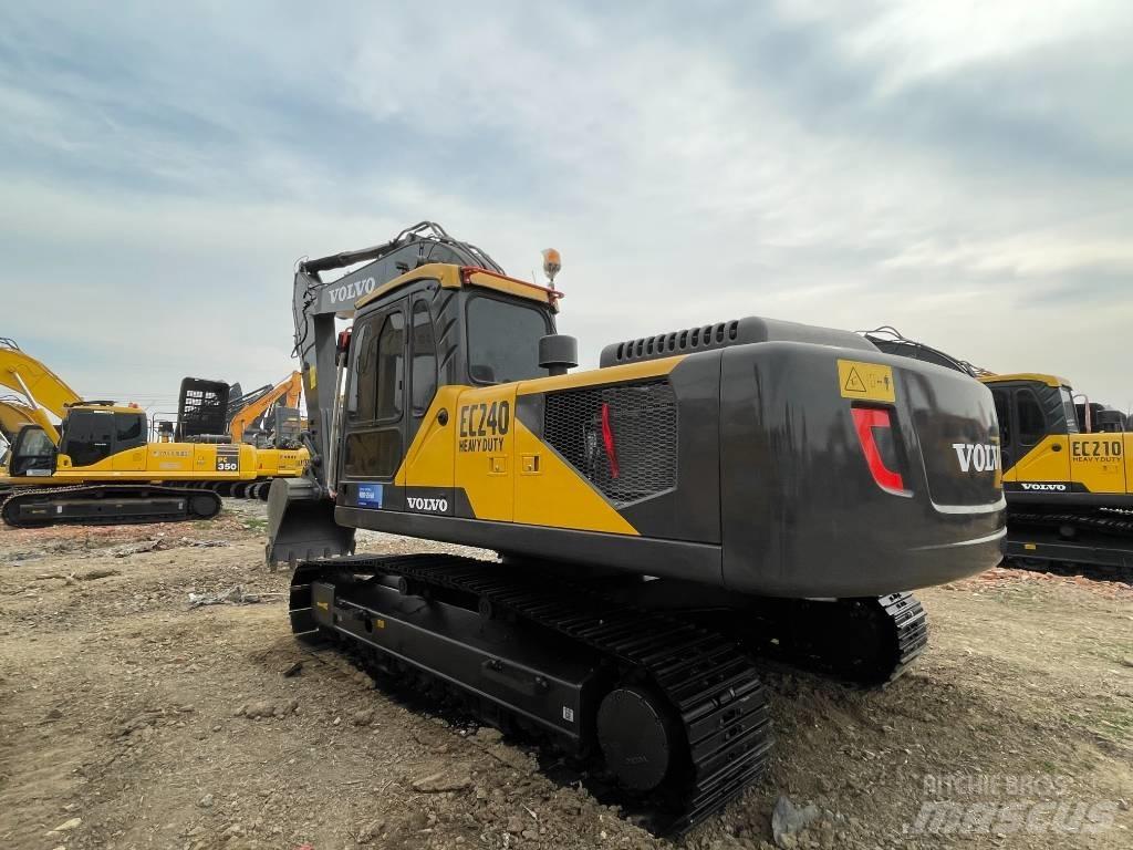 Volvo EC240D Bageri guseničari