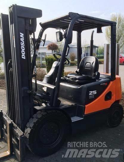 Doosan D25S-5 Dizelski viljuškari