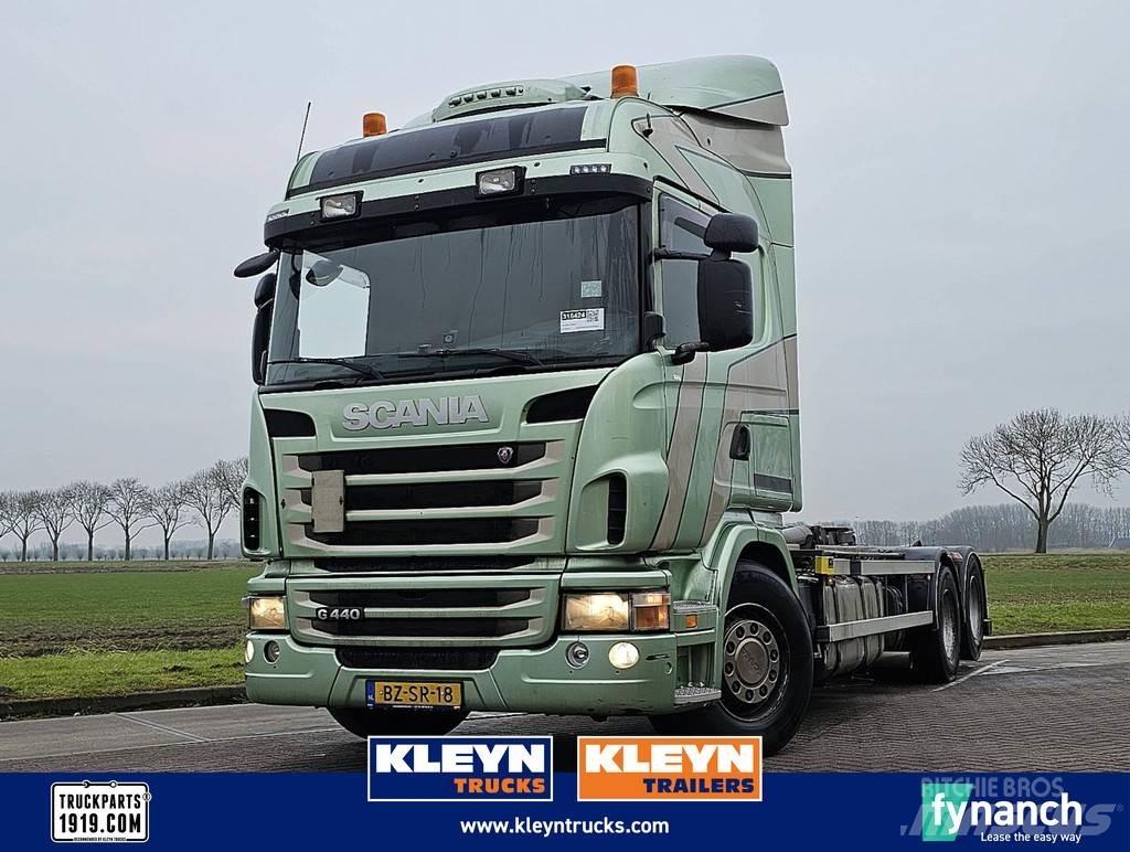 Scania G440 Rol kiper kamioni sa kukom za podizanje tereta