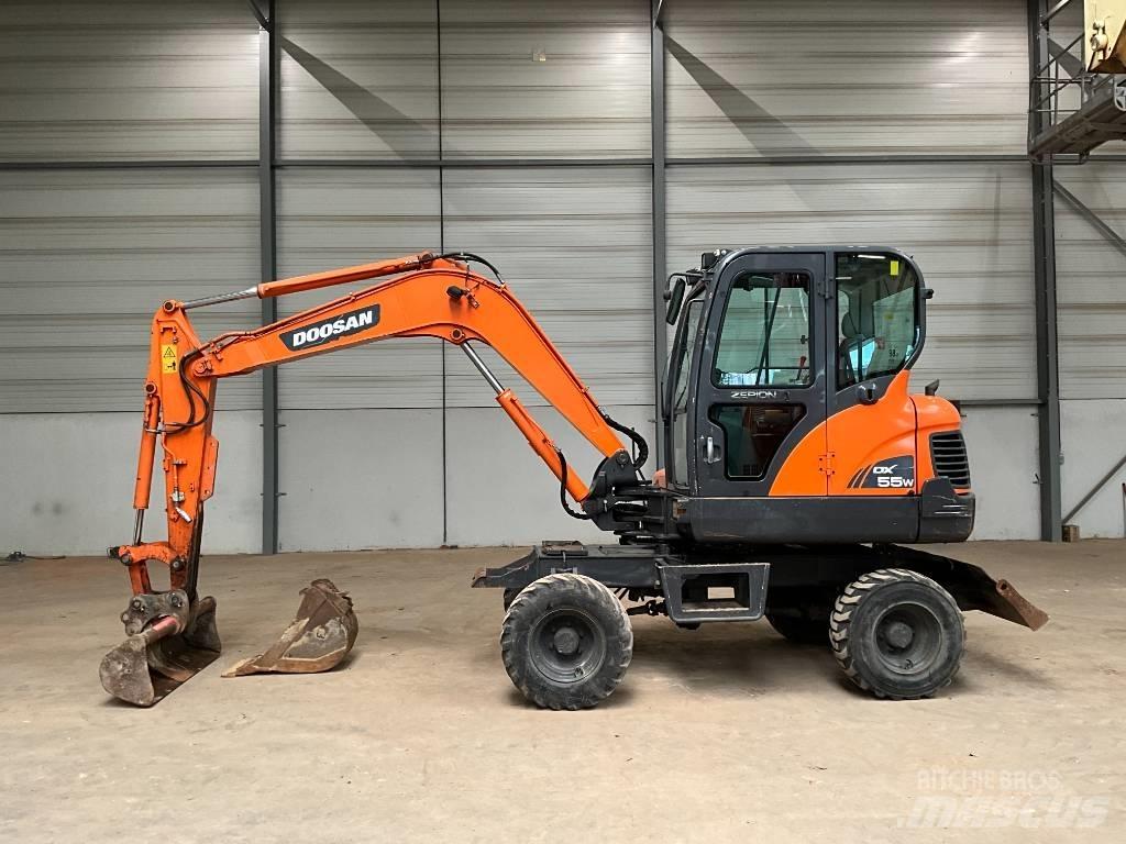 Doosan DX 55 W Bageri točkaši