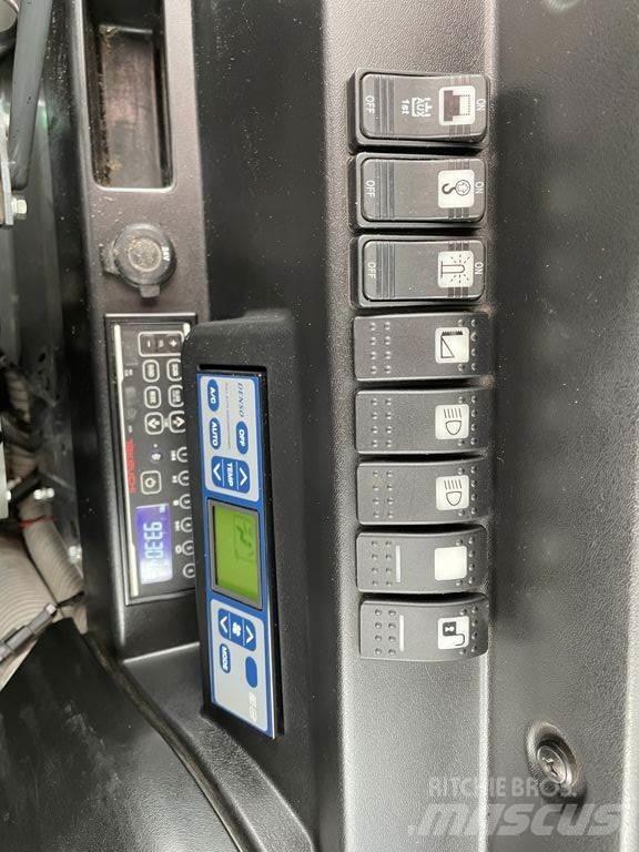 Takeuchi TB295W Bageri točkaši