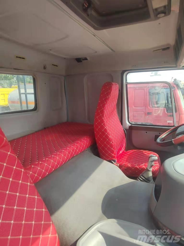 Howo 375 8X4 Kamioni sa kranom