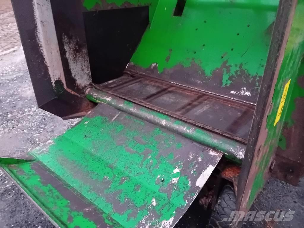 Agronic 140 4WD Mešaona stočne hrane