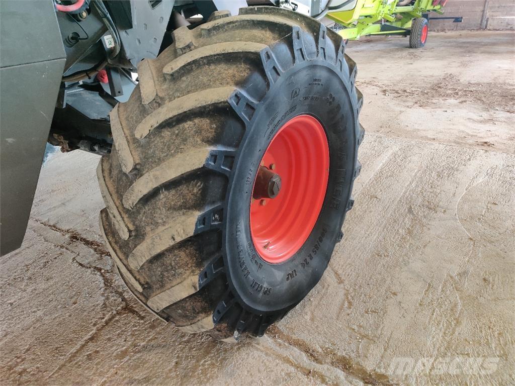 CLAAS TUCANO 480 Kombajni
