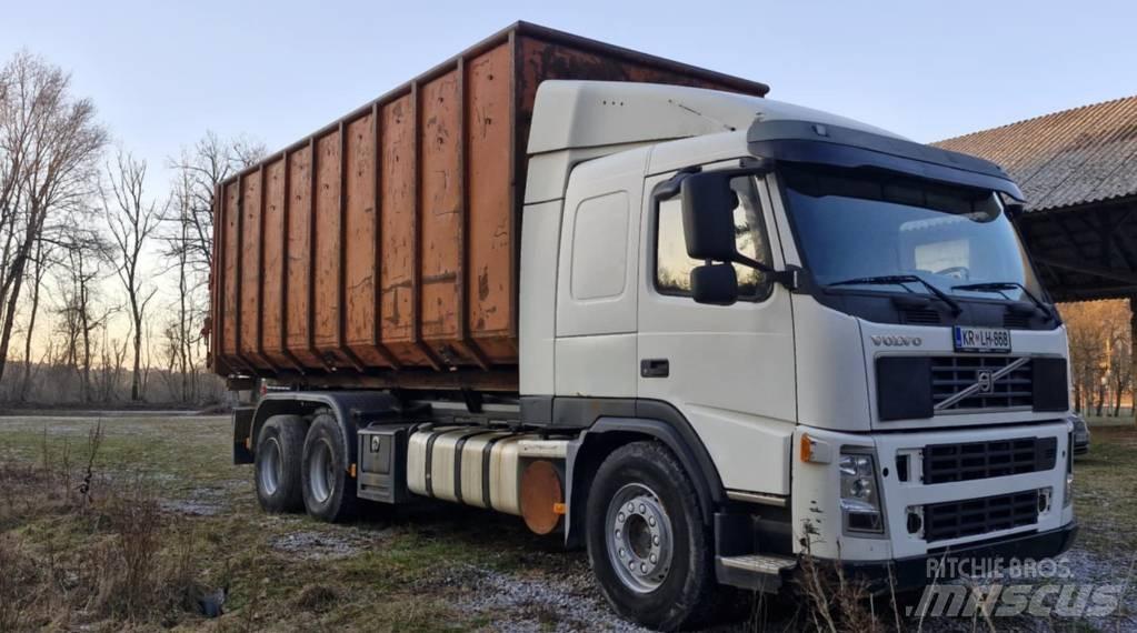 Volvo J4CFC Rol kiper kamioni sa kukom za podizanje tereta