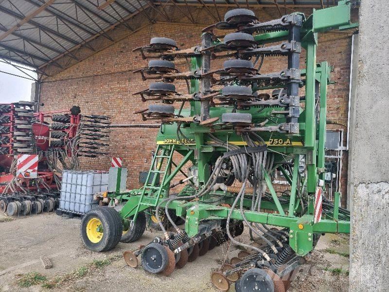 John Deere 750 A Sejačice
